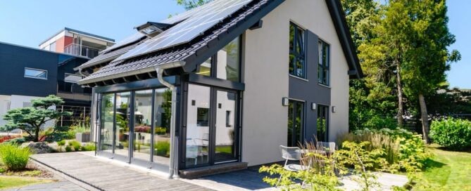 EInfamileinhaus mit SÖBA Energie-Effizienz-Fenster, Haustüren von SÖBA und Rollladen